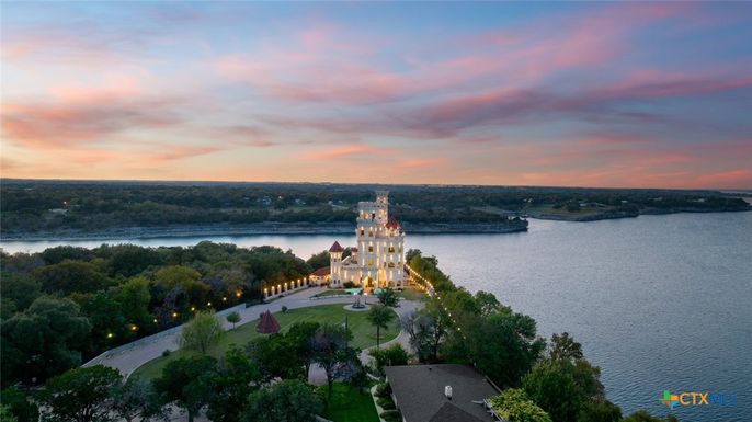 Exterior, Lake