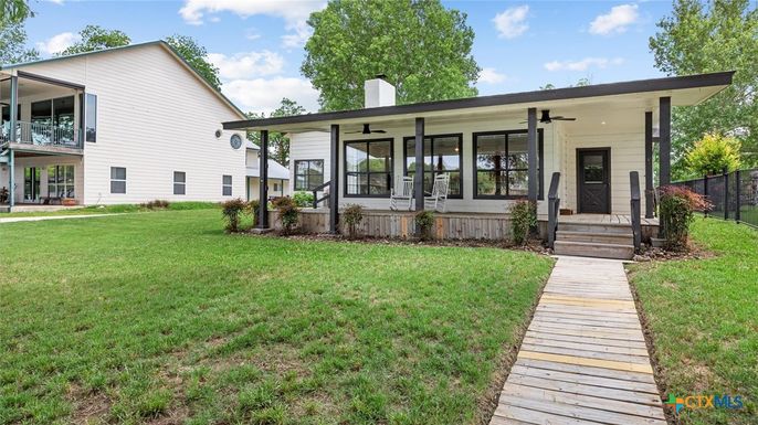 Backyard, Exterior, Facade, Modern