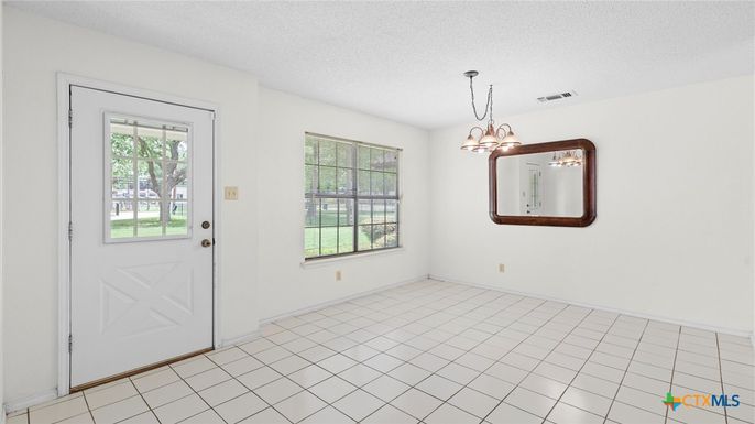 Chandelier, Empty room, Interior, Pendant Lights
