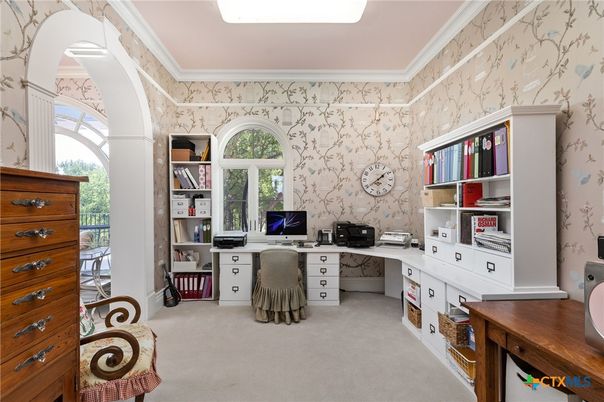 Home Office, Interior
