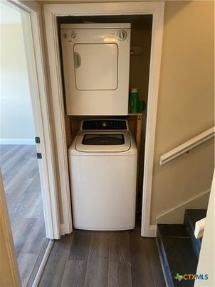 Interior, Utility Closets, Washer, Wood Texture Flooring