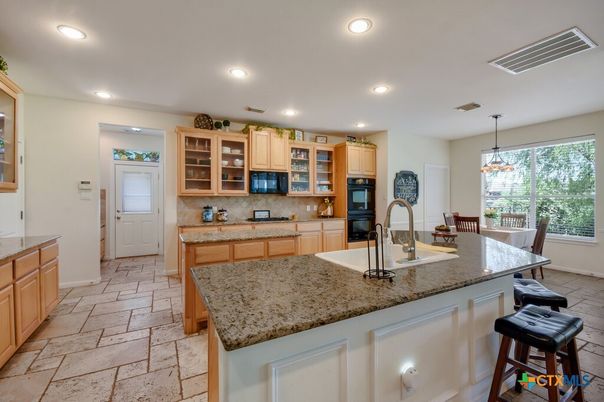 Dining room, Interior, Kitchen, Pendant Lights, Recessed Lighting, Stainless Steel Appliances
