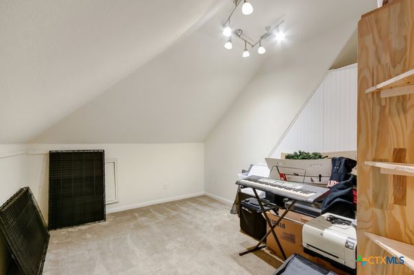 Interior, Piano
