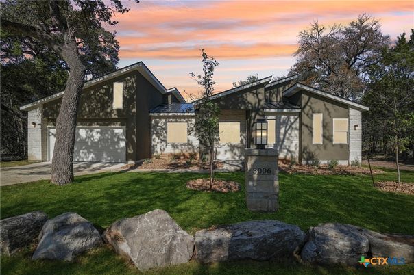 Attached, Backyard, Exterior, Facade, Modern