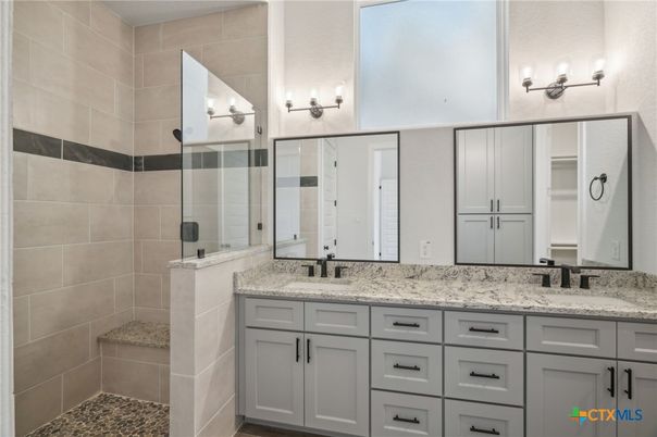 Bathroom, Dual Sink Vanities, Interior