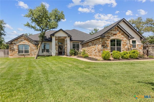 Backyard, Exterior, Facade, Brick Facade, Brick Traditional