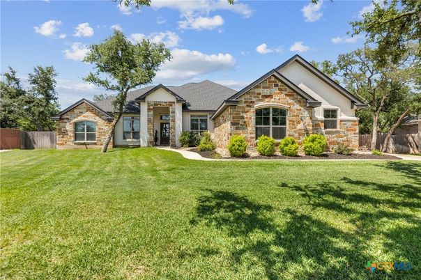Backyard, Exterior, Facade, Brick Facade, Brick Traditional