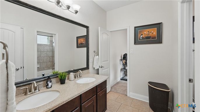 Bathroom, Dual Sink Vanities, Interior