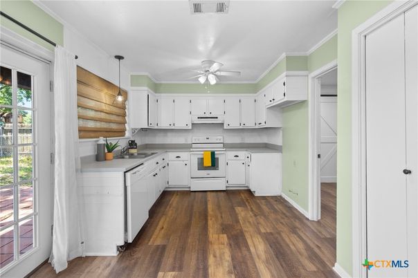 Interior, Kitchen, Pendant Lights, Wood Texture Flooring