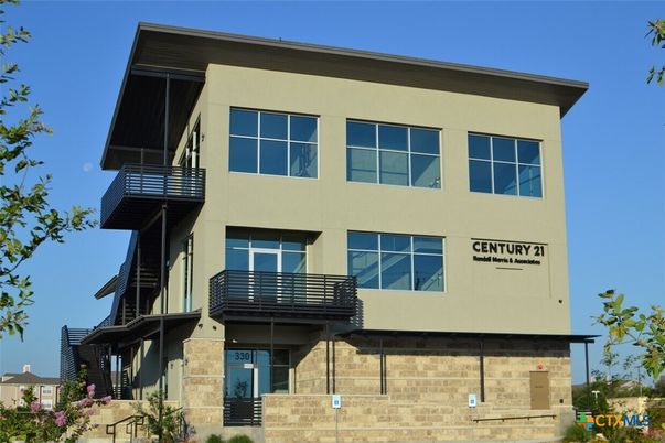 Exterior, Facade, Modern