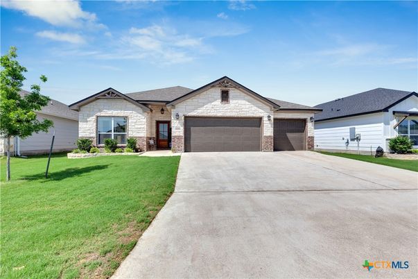 Attached, Exterior, Facade, Ranch