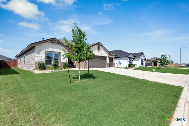Attached, Backyard, Detached Garage, Exterior, Facade, Brick Facade, Ranch