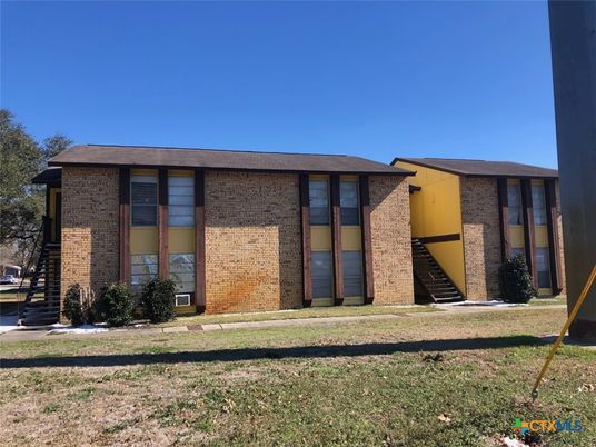 Exterior, Facade, Brick Facade, Georgian