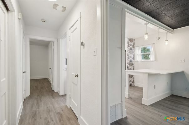 Interior, Pendant Lights, Wood Texture Flooring