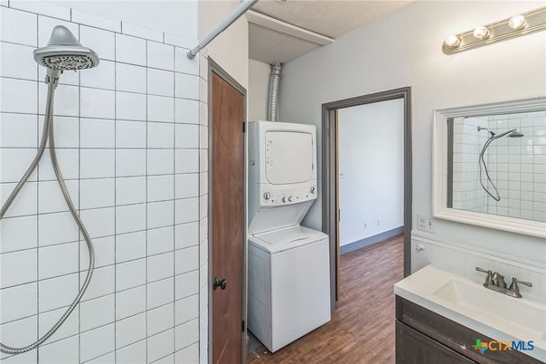 Interior, Utility Closets, Washer, Wood Texture Flooring