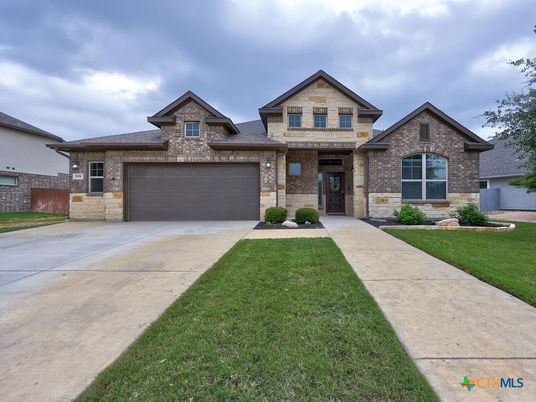 Attached, Exterior, Facade, Brick Traditional