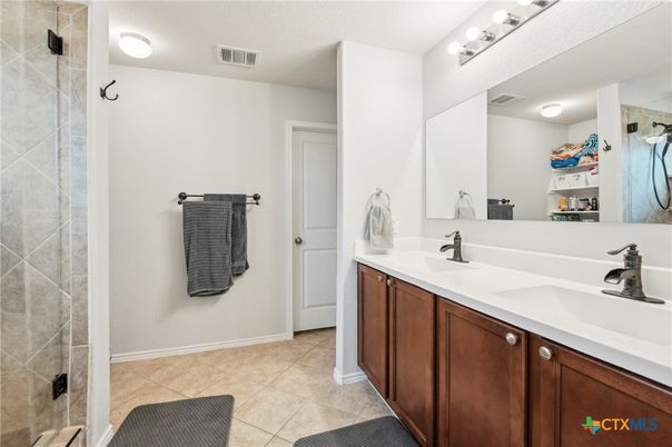 Bathroom, Dual Sink Vanities, Interior