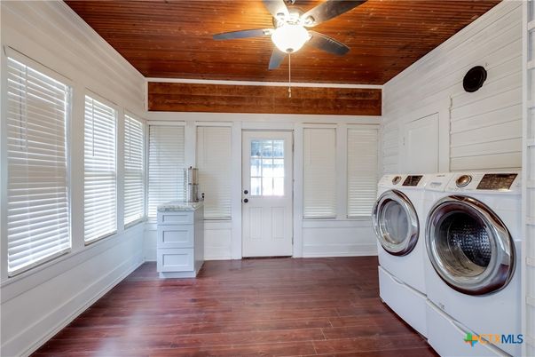 Interior, Washer, Wooden Ceilings, Wood Texture Flooring