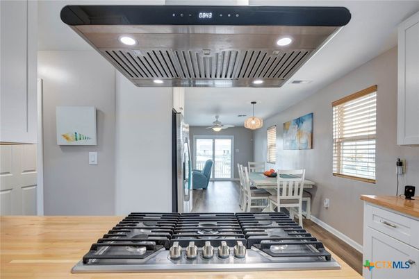 Dining room, Interior, Kitchen, Pendant Lights, Recessed Lighting, Wood Texture Flooring