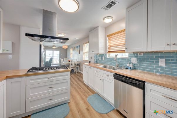 Dining room, Interior, Kitchen, Stainless Steel Appliances, Wood Texture Flooring