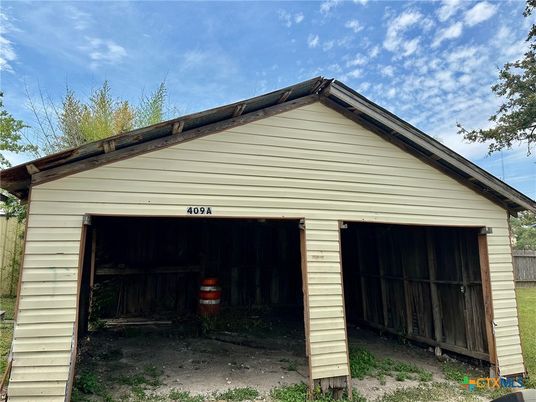 Detached Garage, Exterior