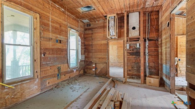 Empty room, Interior, Wooden Ceilings, Wooden Walls