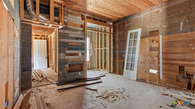 Empty room, Interior, Wooden Ceilings, Wooden Walls