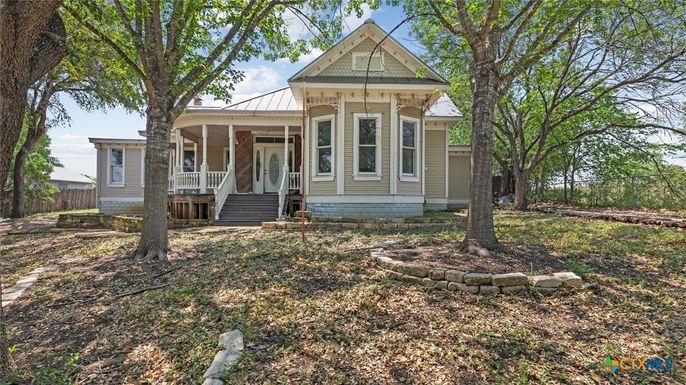 Backyard, Exterior, Facade, Queen Anne Victorian