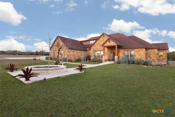 Backyard, Exterior, Facade, Brick Facade, Brick Traditional