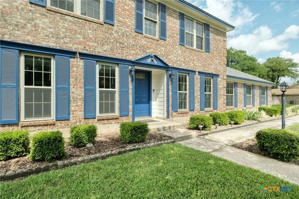 Exterior, Facade, Brick Facade, Georgian