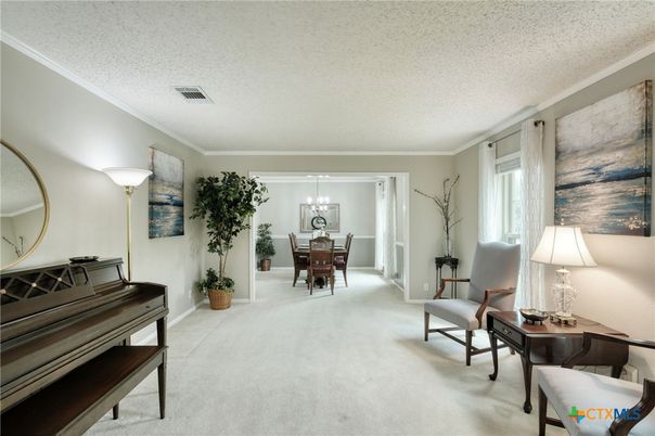 Chandelier, Dining room, Interior, Piano