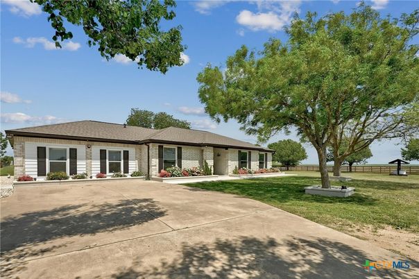 Backyard, Exterior, Facade, Ranch