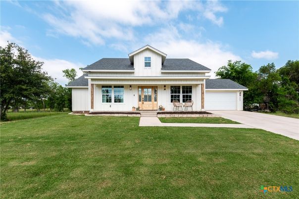 Attached, Exterior, Facade, Ranch
