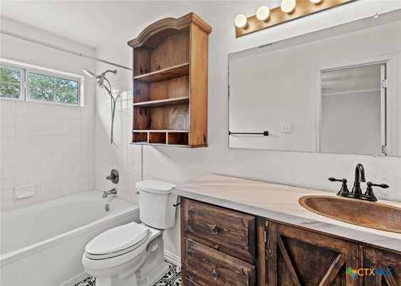 Bathroom, Interior, Tile Countertops
