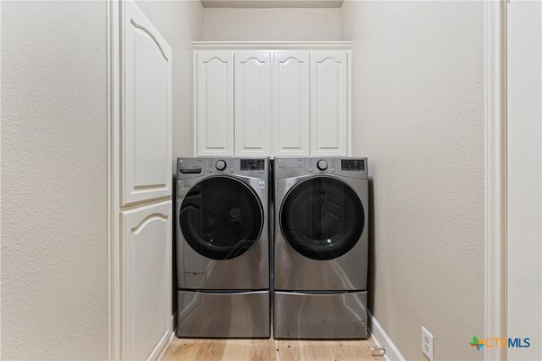 Interior, Washer, Wood Texture Flooring