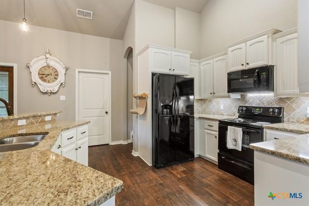 Interior, Kitchen, Pendant Lights, Wood Texture Flooring