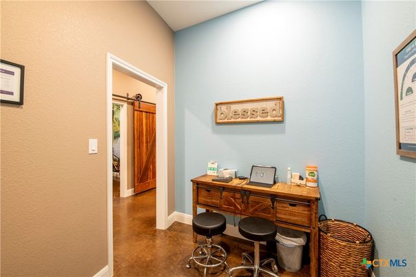 Home Office, Interior