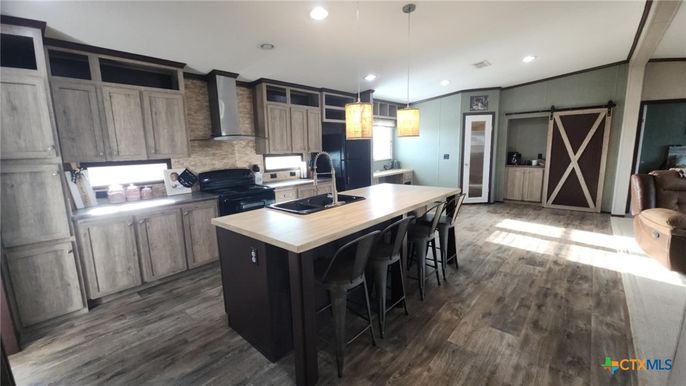 Interior, Kitchen, Pendant Lights, Recessed Lighting, Wood Texture Flooring