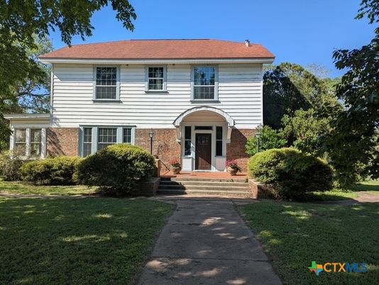 Exterior, Facade, Brick Facade, Georgian
