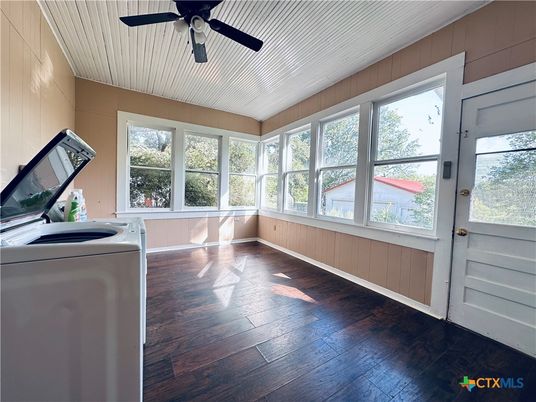 Interior, Washer, Wood Texture Flooring