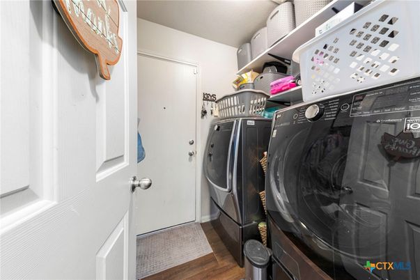 Interior, Washer, Wood Texture Flooring