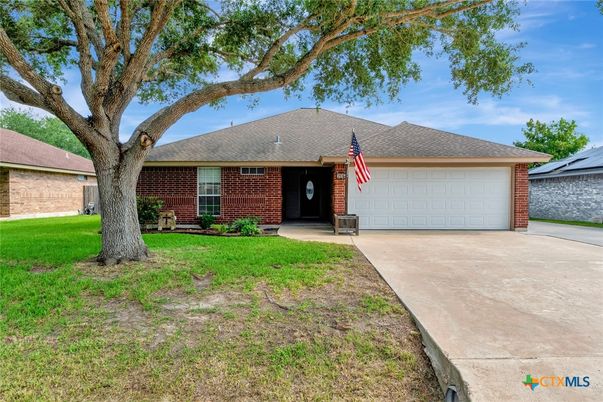 Attached, Backyard, Exterior, Facade, Brick Facade, Solar Panels, Ranch