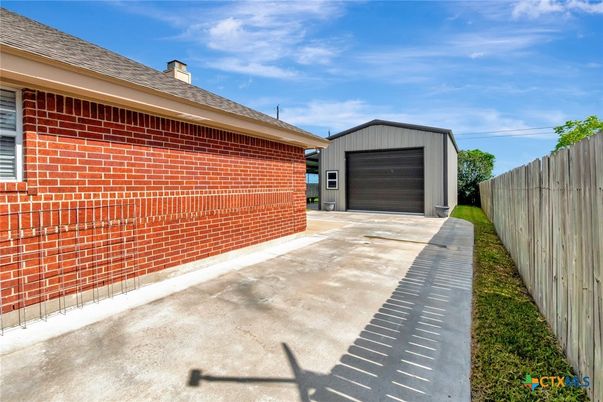 Detached Garage, Exterior