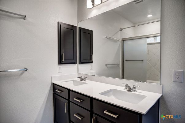 Bathroom, Dual Sink Vanities, Interior, Recessed Lighting