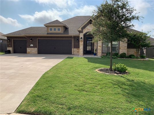 Attached, Exterior, Facade, Brick Facade, Ranch