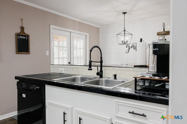 Interior, Kitchen, Pendant Lights, Tile Countertops