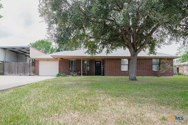 Attached, Exterior, Facade, Brick Facade, Ranch