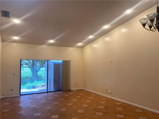 Empty room, Interior, Recessed Lighting