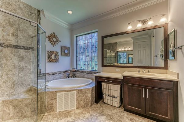 Bathroom, Dual Sink Vanities, Interior, Recessed Lighting