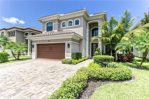 Attached, Exterior, Facade, Mediterranean
